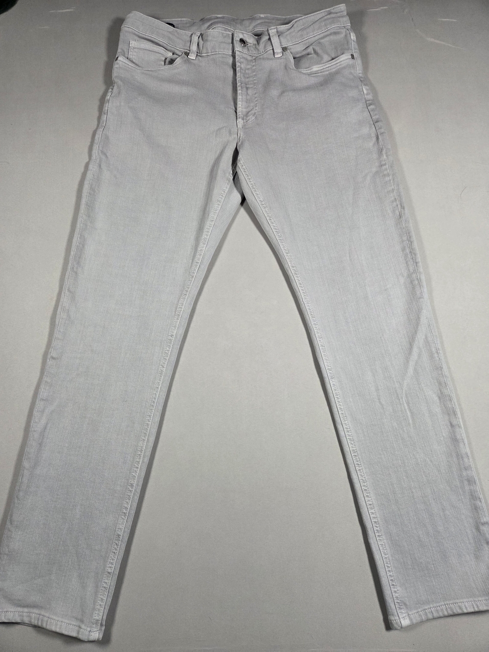 Peter Millar Men's Crown Crafted Straight Jeans in Light Gray 36x32